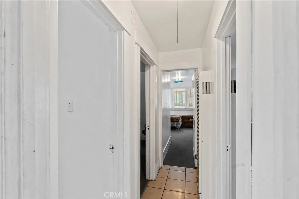 1036 W 107th Street, Los Angeles, California 90044 home-pic-14